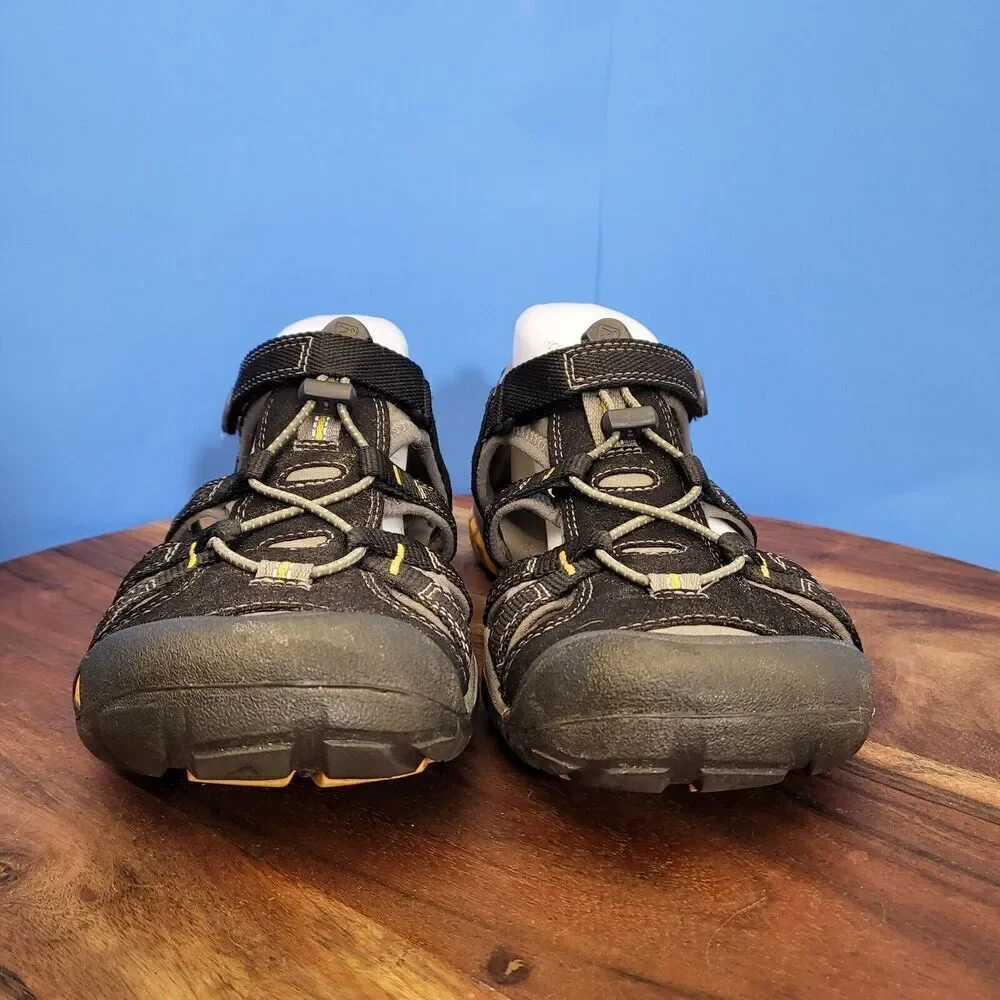 KEEN Hiking Sandal CNX Waterproof Black Yellow Men/Youth Size 7